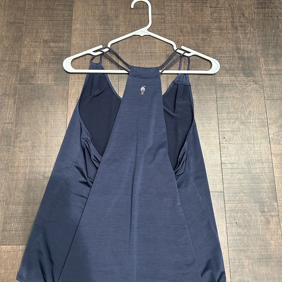 Human performances engineering strappy loose fitting  tank - Picture 2 of 3